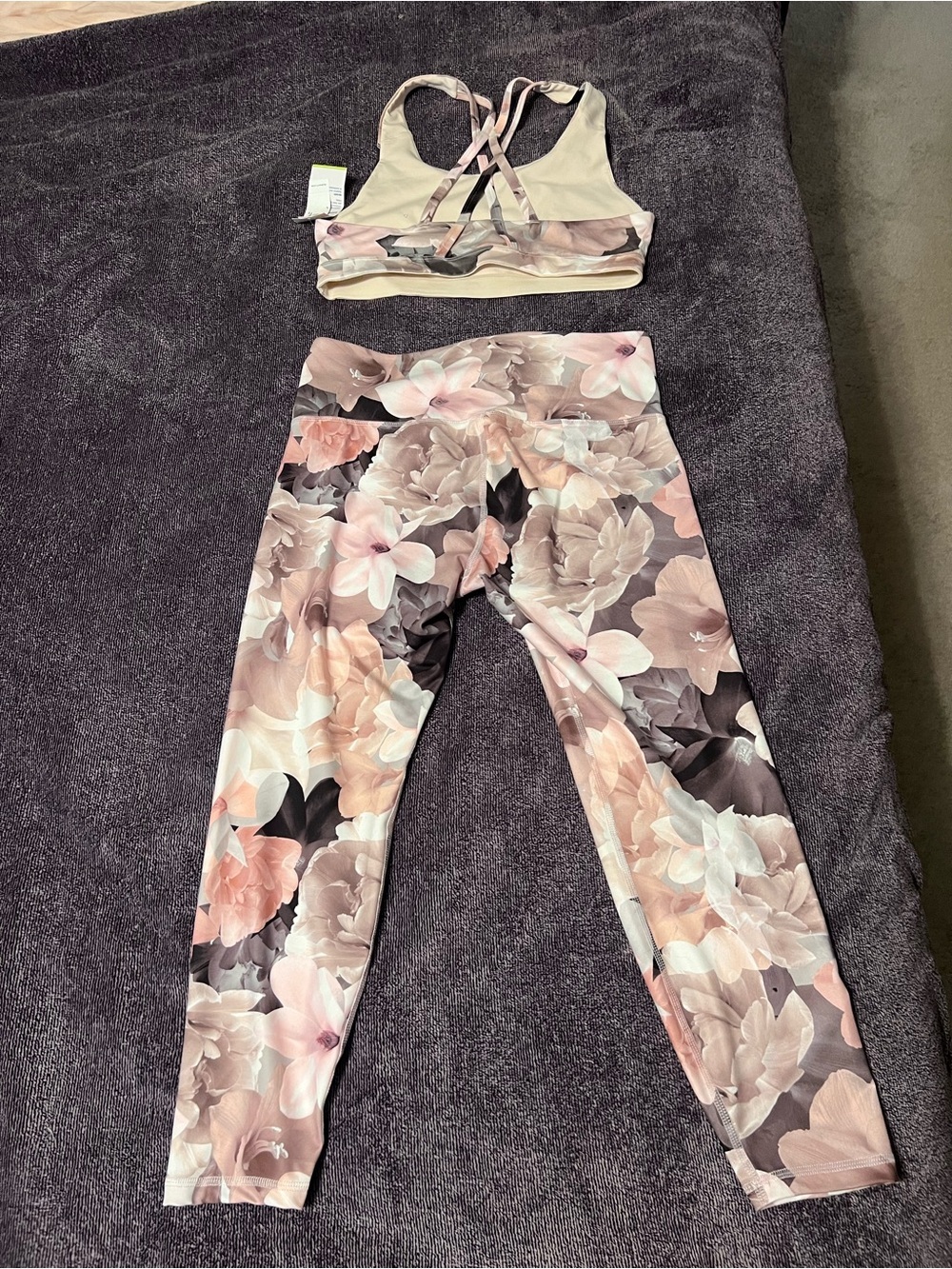Old Navy Active Go-Dry Pink Floral Strappy Sports Bra & 7/8 Legging Workout Set - Picture 3 of 5